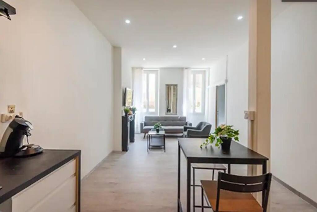 T2 Appartement Lumineux A La Joliette Marseille Exteriör bild