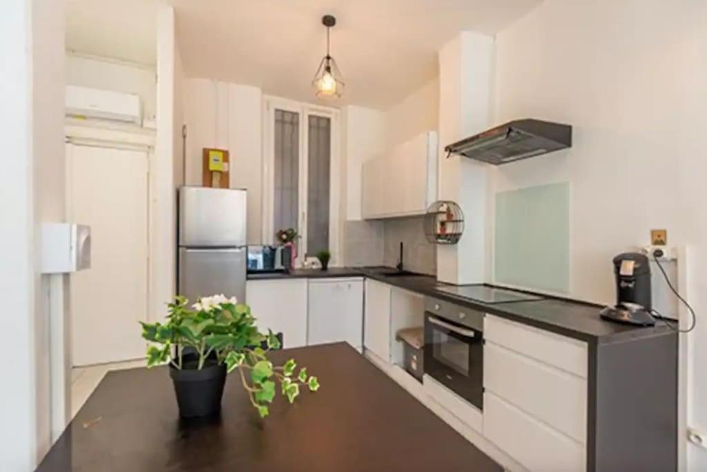 T2 Appartement Lumineux A La Joliette Marseille Exteriör bild