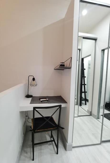 T2 Appartement Lumineux A La Joliette Marseille Exteriör bild